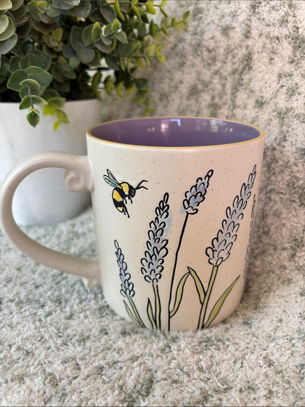 Spectrum Designz Ceramic Lavender & Bee Large 21oz Mug w Purple Glaze NWT